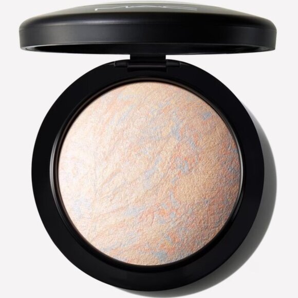 MAC Mineralize Skinfinish Powder Highlighter